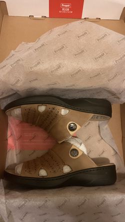 Women’s Leather Slide Sandals