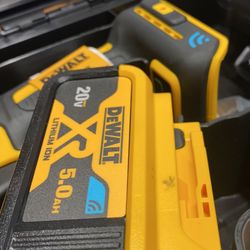 XR with Tool Connect Cordless Brushless 1/4 in. Impact Driver with 1 20-Volt 5.0Ah Batteries & Charger
