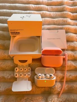 Apple AirPods Pro 3 with case
