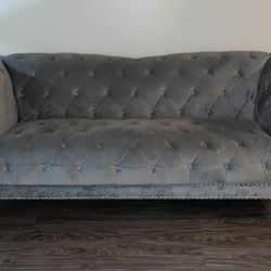 🔥🔥🔥 Beautiful Dark Grey Couch. Today Only Price Drop🔥