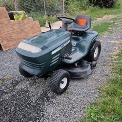 Craftsman Riding Lawn Mower 6 Speed/42"cut. 19.5hp.