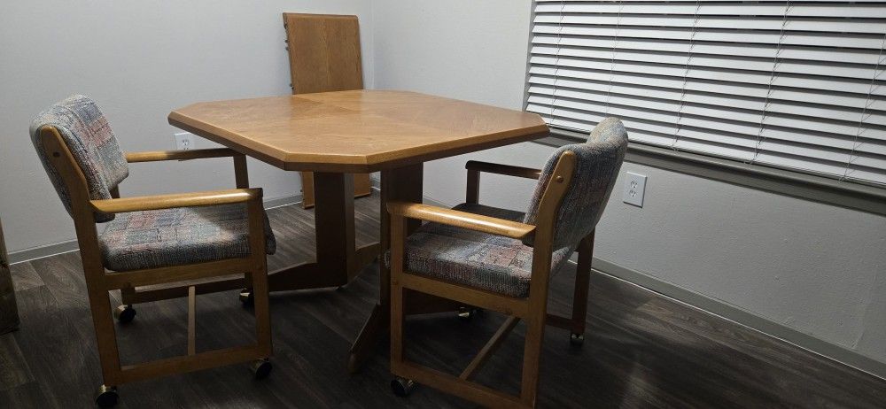 Mesa De Comedor Con 2 Sillas / dining table with 2 chairs