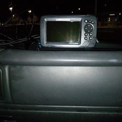 Lowrance Hooks Reveal 5.55 Fish Finder Low Range