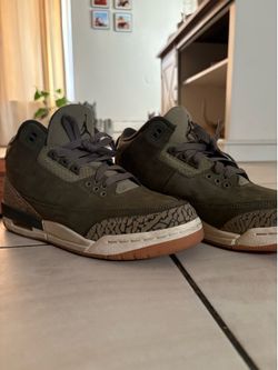 Size 7 Jordan 3s cool green