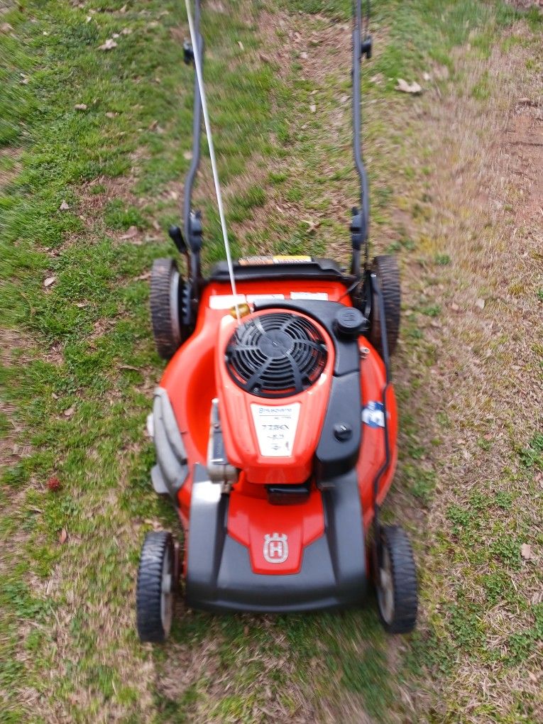 HUSQVARNA 22" CUT 7.75HP HU775H REAR WHEEL SELF PROPELLED