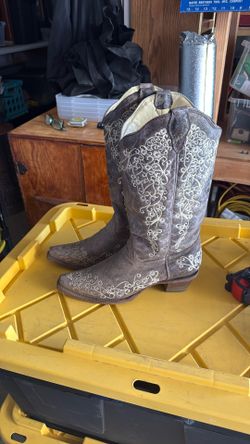 Corral Embroidered Leather Western Style Boots