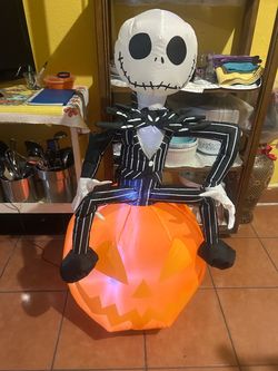 Gemmy 3.5ft Jack Skellington Sitting on Pumpkin Halloween Inflatable EUC