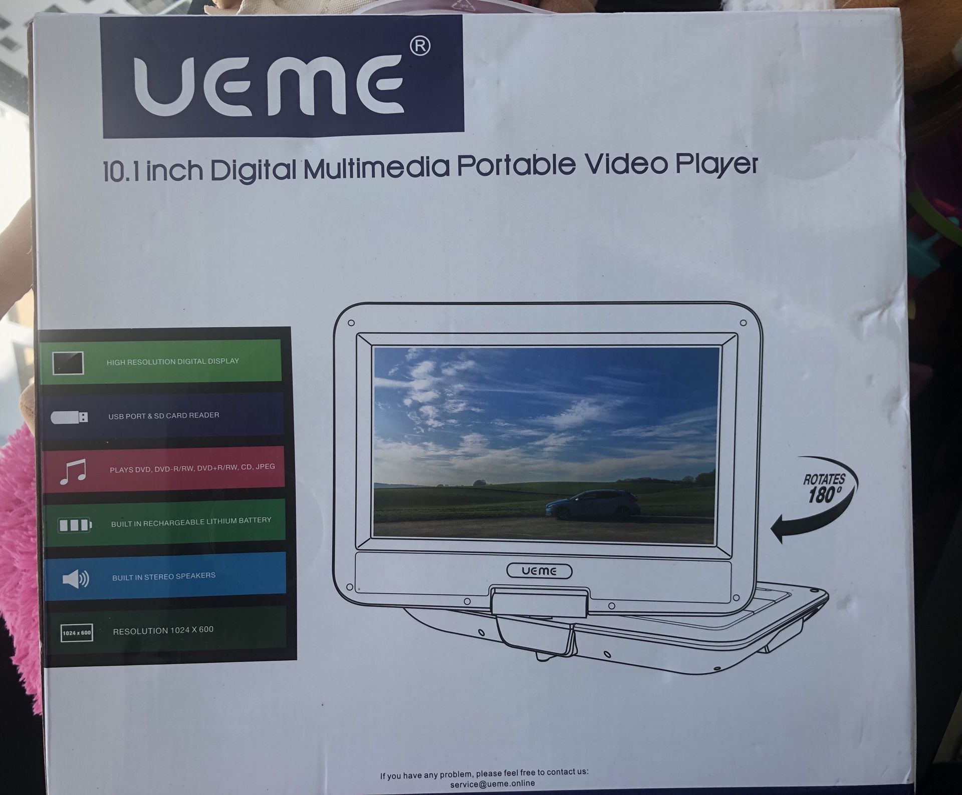 UEME 10.1 portable DVD player