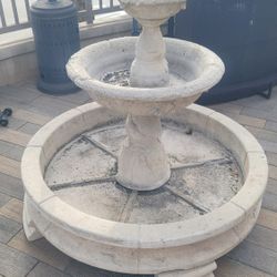 HENRI Studio Concrete Fountain 