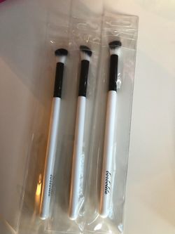 Esthetician brushes