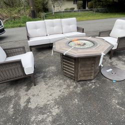Brand New Outdoor Patio Furniture With Fire Pit 