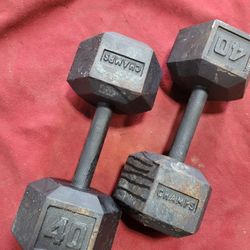 SET OF 40LB.  HEXHEAD DUMBBELLS TOTAL 80LBs  11525 S HALSTED DUNKIN DONUTS/7111.S WESTERN WALGREENS  
80$  CASH ONLY AS IS. 