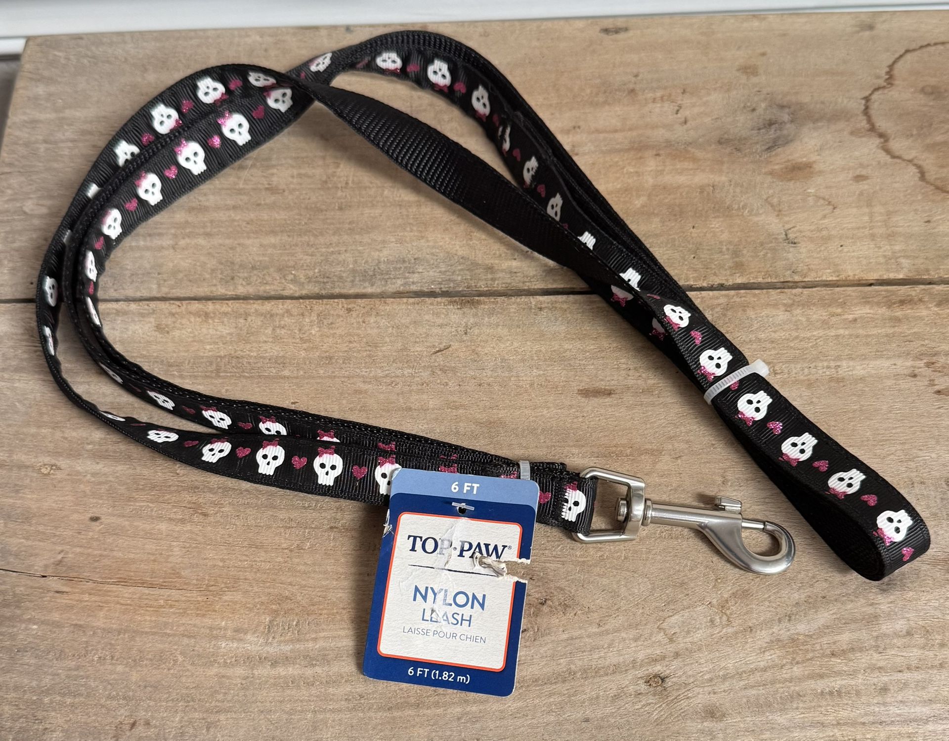 NEW Top Paw Nylon Leash with Skulls just $5 xox