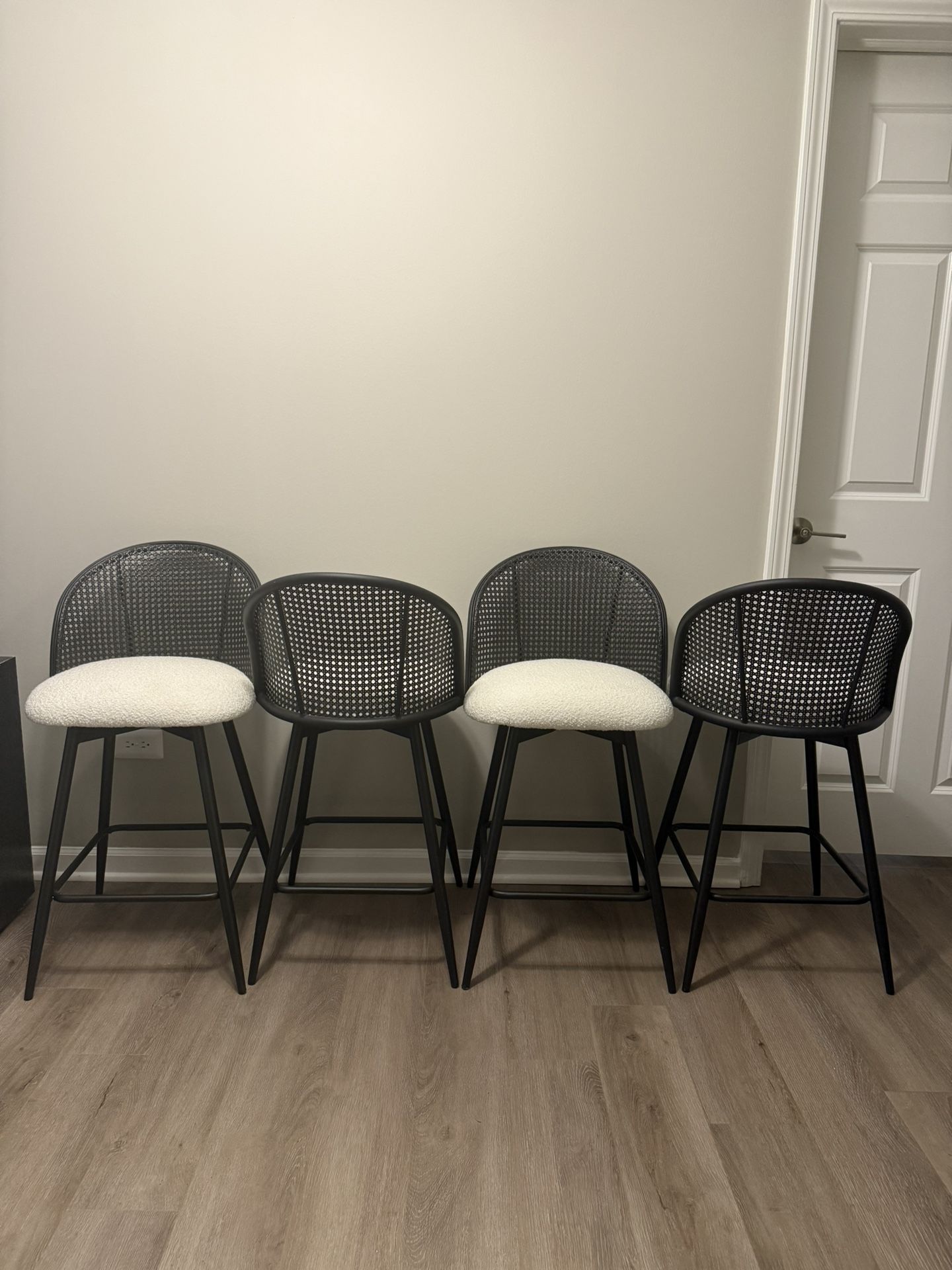 4 Rattan Swivel Bar Stools