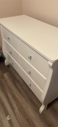 Six-Drawer Dresser with Blue Decorative Knobs (one kind of loose)