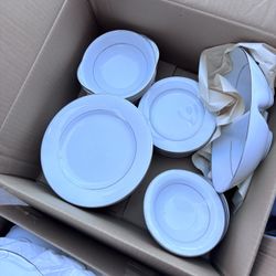 Kitchen Plates And Serving Dishes 