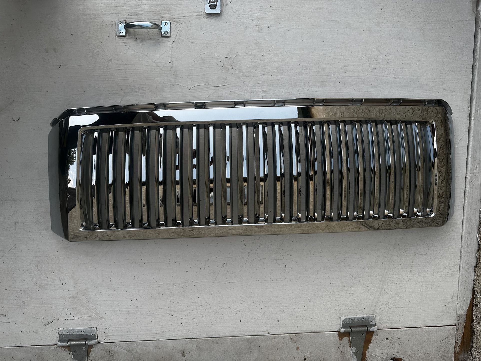 Ford super duty F250/F350/F450/F550 grill chrome 99/04