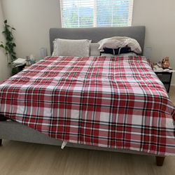 King platform Bedroom Set With 2 Side Table Chest And Dresser And Mattress 