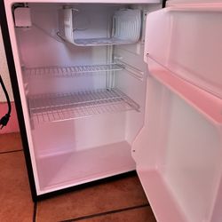 Black & Decker Mini Fridge 