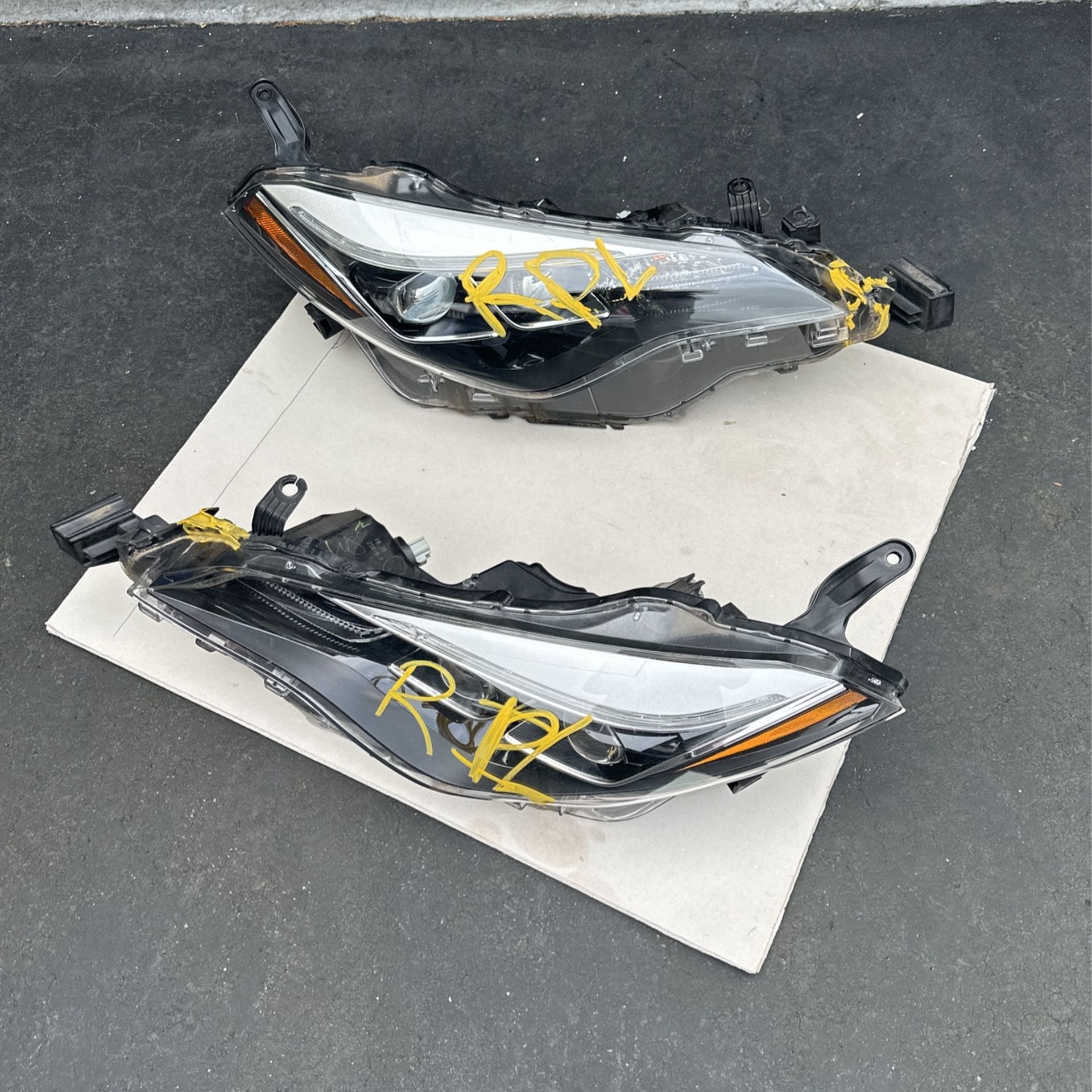 2019 Toyota Corolla SE Headlights