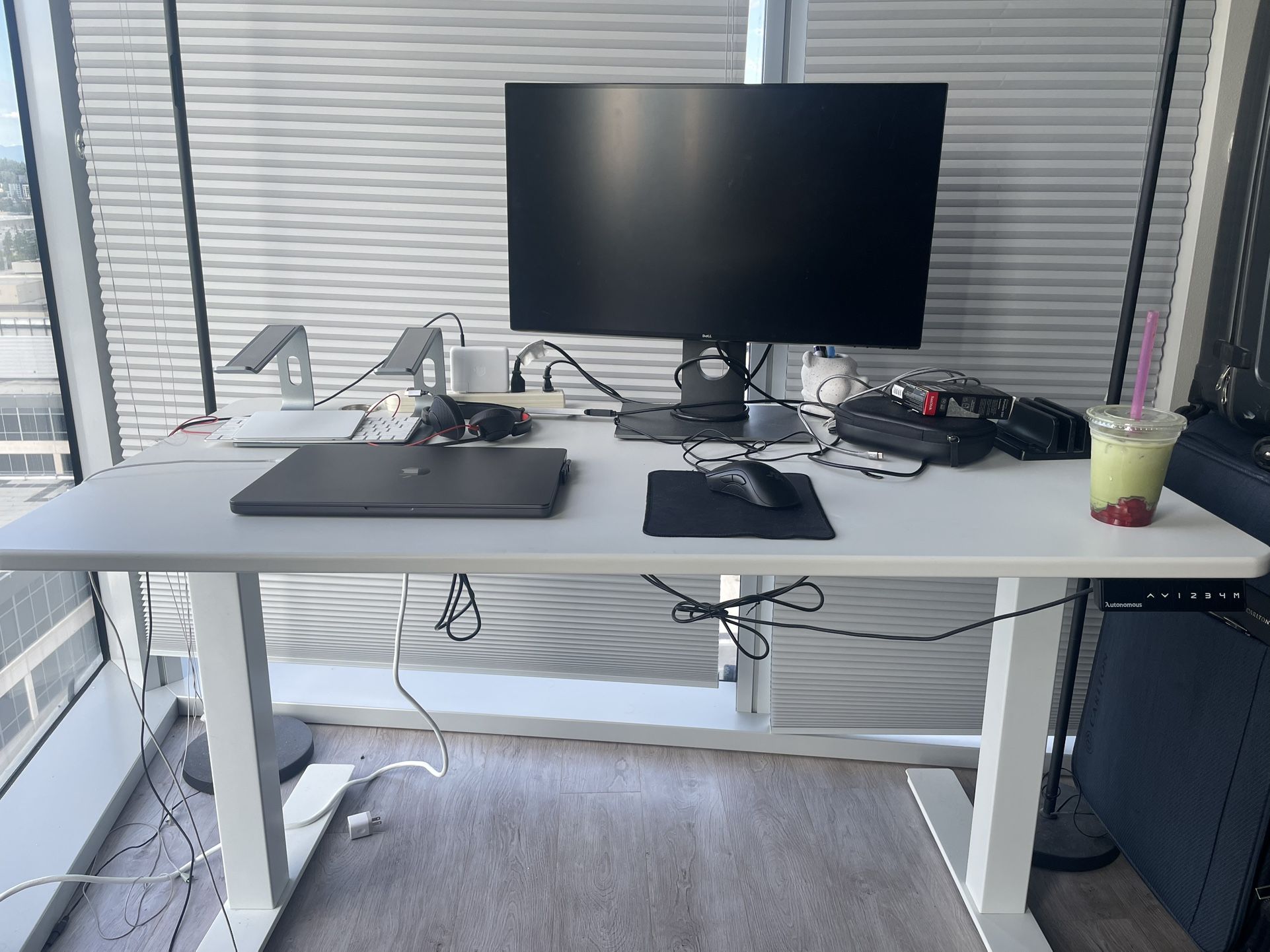 Autonomous standing desk