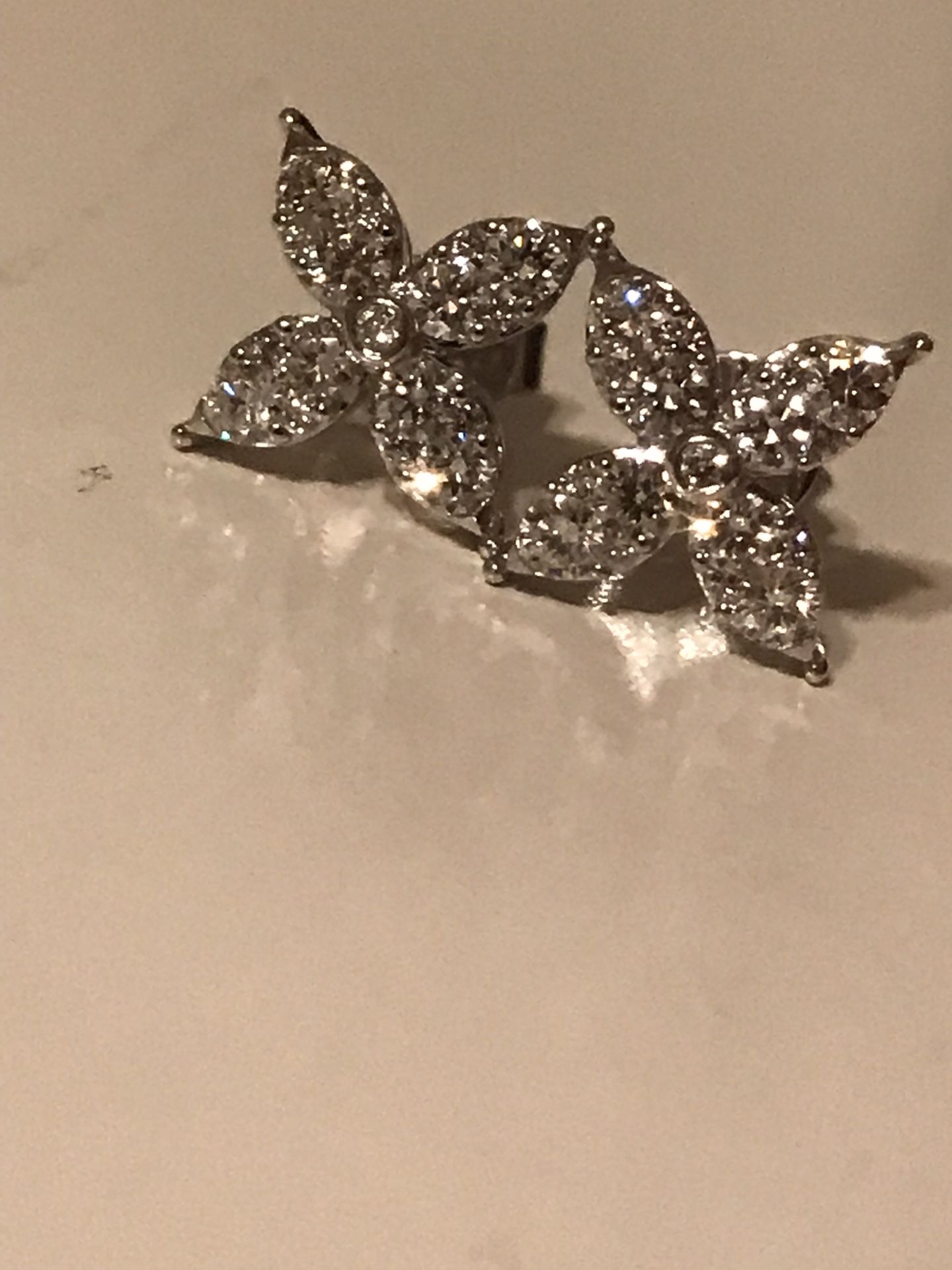 .90 ct Diamond Earrings, VS2