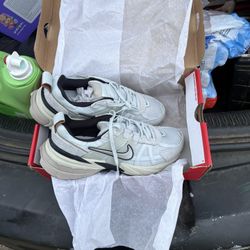 Nike V2k Woman Shoes 