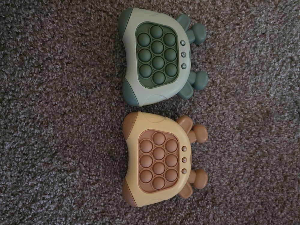 2 Piece Pop It / Fidget Game Has Battery
