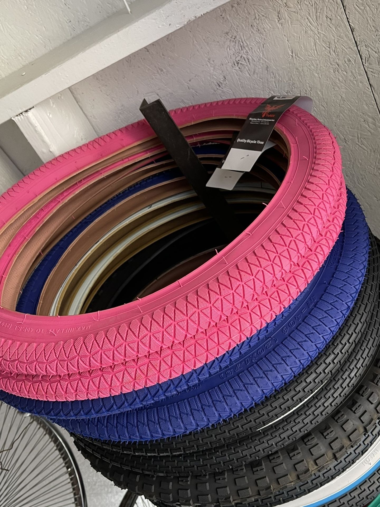 BRAND NEW BICYCLE TIRES ALL SIZES ALL COLORS HIT ME UP $20 THE SET (two tires) CHECKOUT MY PAGE FOR ALL YOUR BICYCLE NEEDS