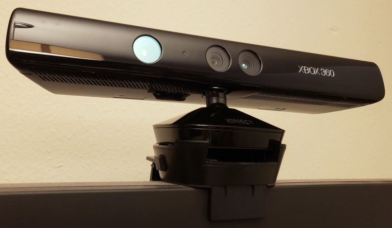 Microsoft Kinect for Xbox 360 with TV mount and 4 games
