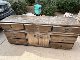 Dresser
