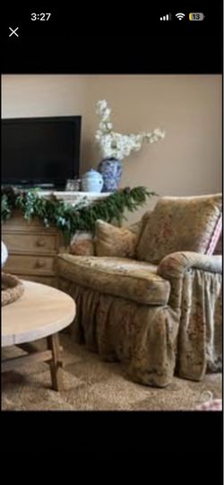 Skirted swivel chair