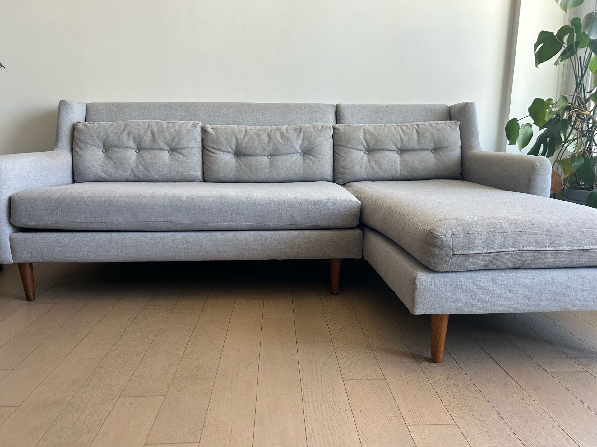 West Elm Sectional Couch with Right-side Chaise – Excellent Condition – Light Gray