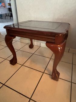 Living room side table with Cabriolet legs