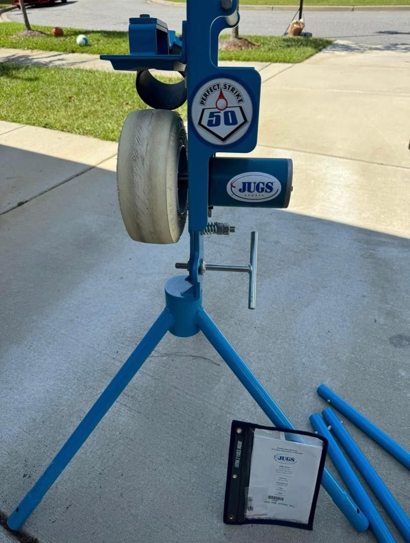 PITCHING MACHINE