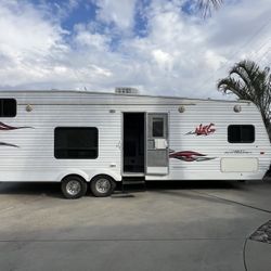 2006 NRG 26 Ft Travel Trailer Toy Hauler