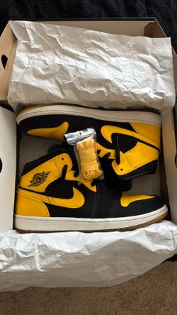 Jordan 1 mid (New Love) 2017