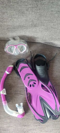Snorkel Fins And Gear