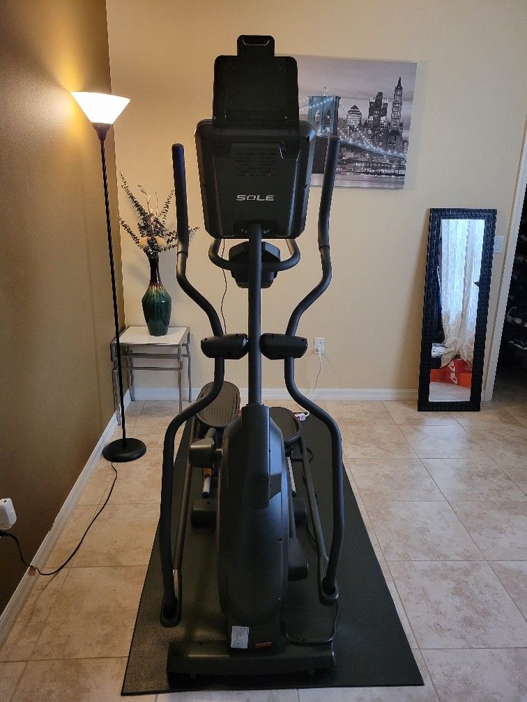 Like NEW Black Fitness Electric Elliptical E25