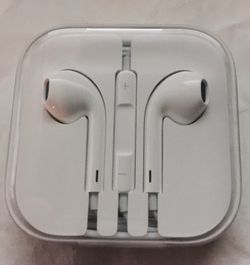 100% Genuine Original OEM Apple Iphone 5, 5s, 6, 6 plus Earpods Earphones Handsfree w/ Mic MD827LL/A