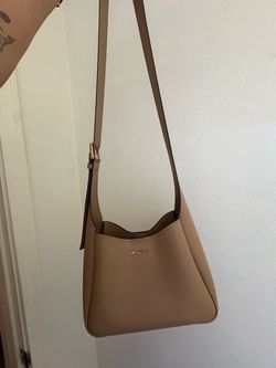 TAN MICHAEL KORS BAG