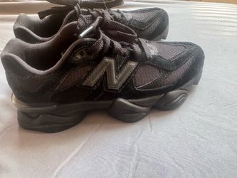 Never Worn Women's  size 6 New Balance 9060 Abzorb