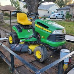 42 Jhon Deer Riding Mower 
