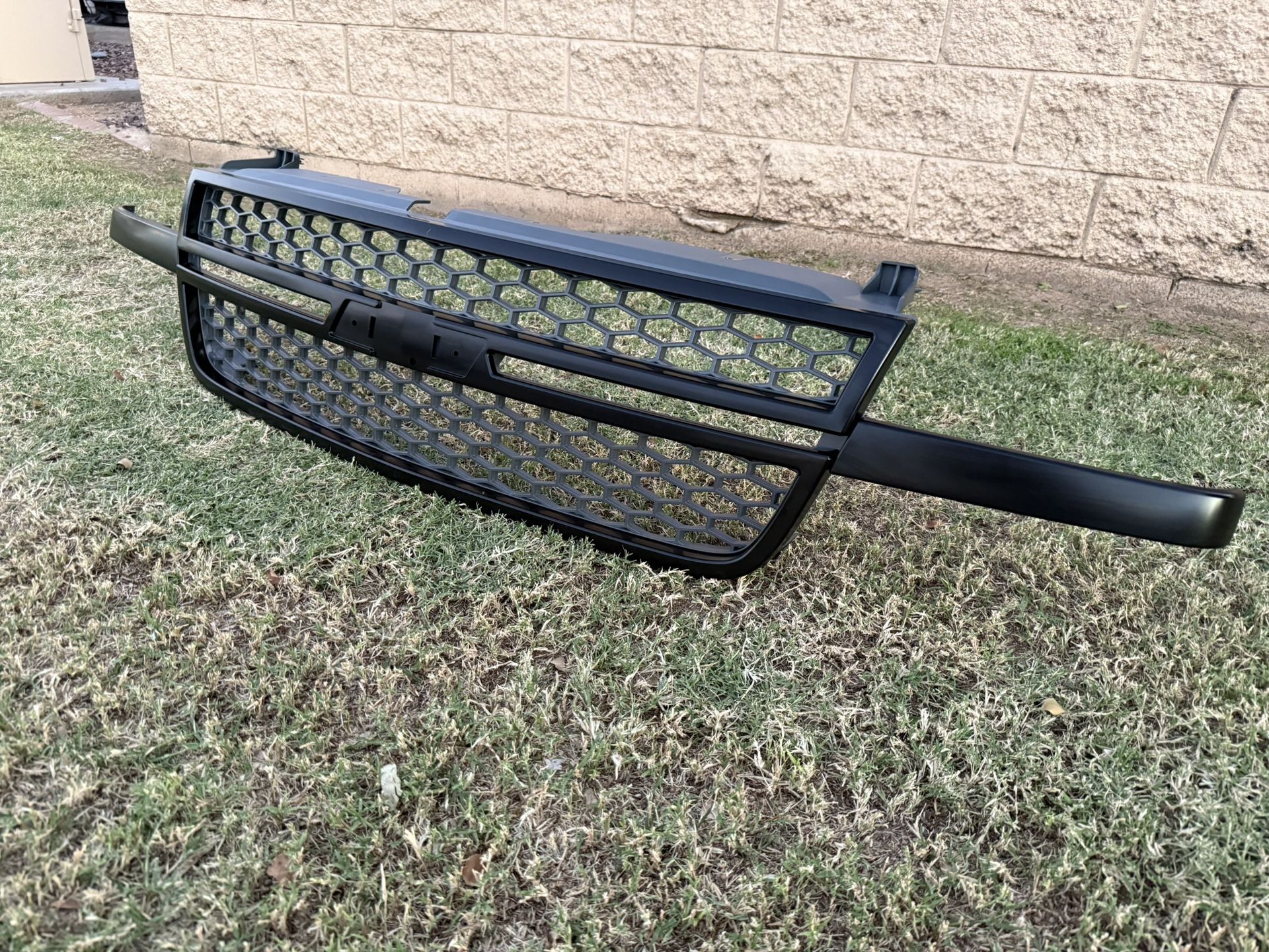 03 To 06 Chevy Silverado 2500 HD Grill