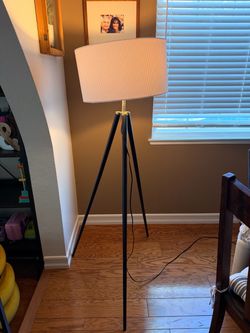World market tri pod lamp