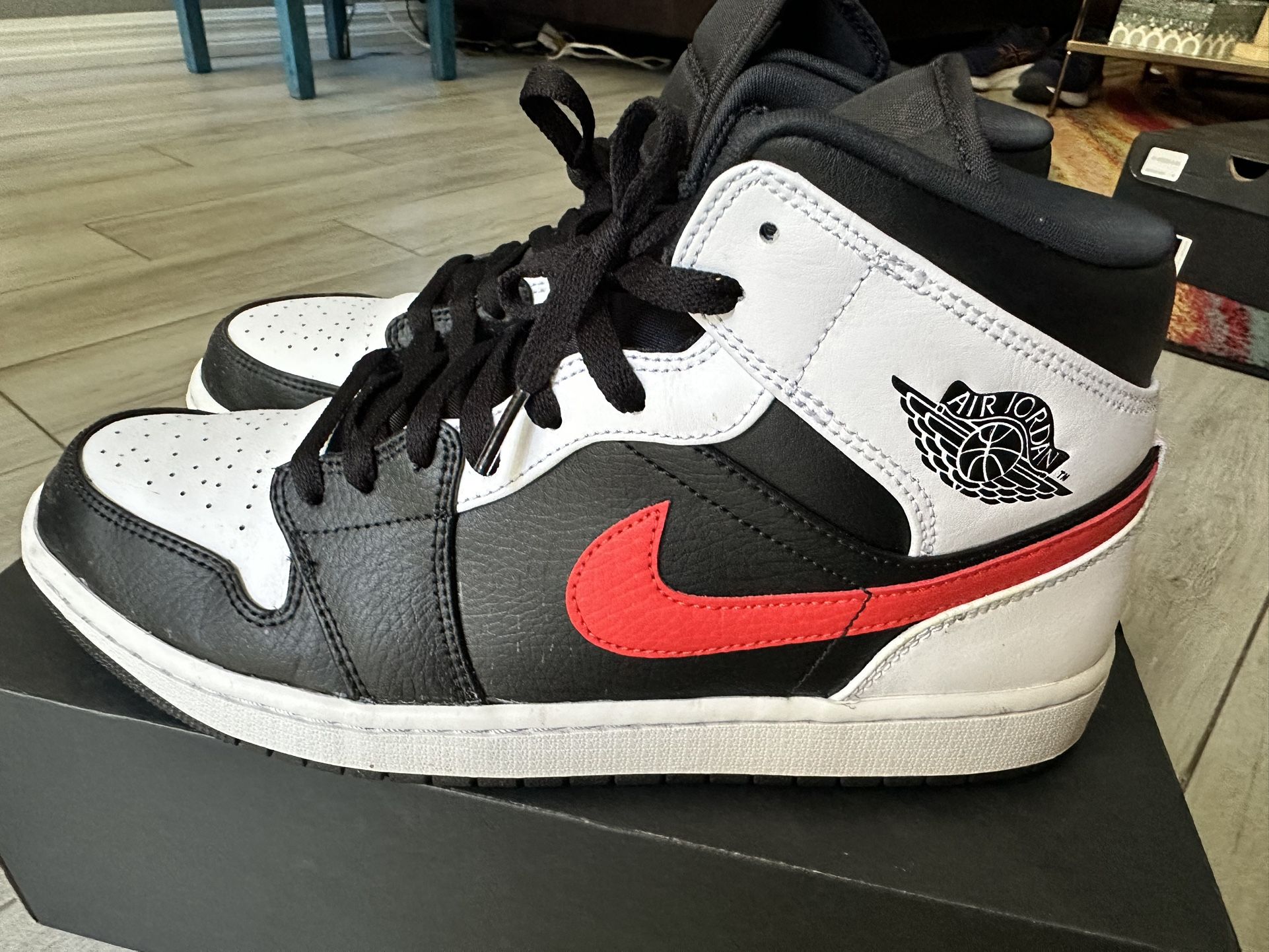 Nike Air Jordan 1 Mid Retro “Chile Red” Size 11