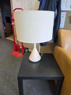 Modern Table Lamp with Drum Shade and table its on