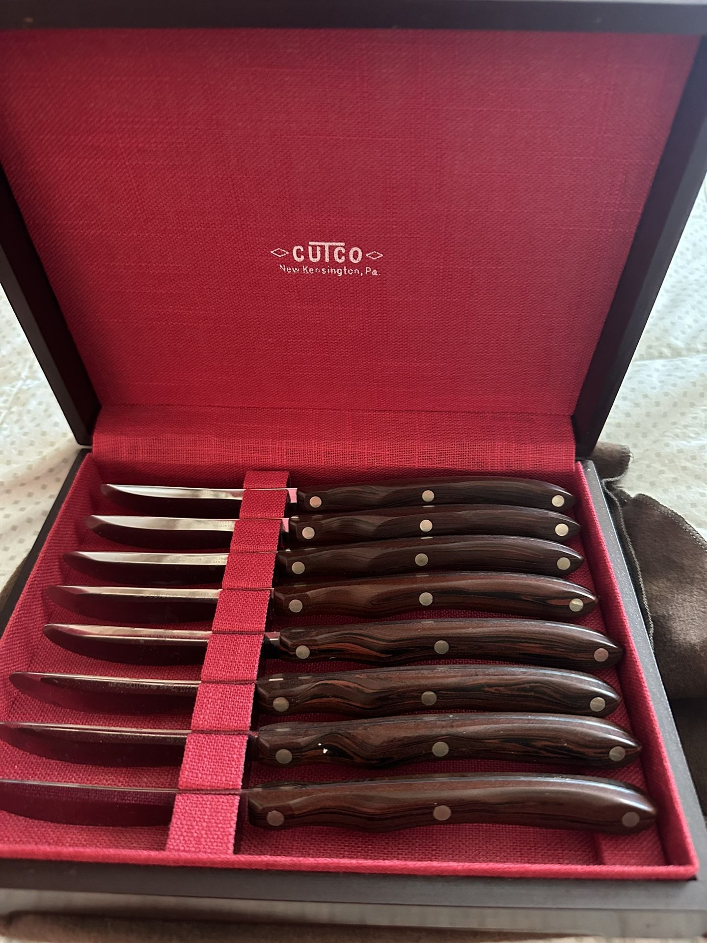 SET OF 8 CUTCO STEAK KNIVES #59 STRAIGHT EDGE WITH CUTCO BOX PAT No (contact info removed)