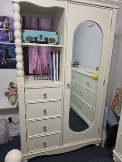 Room Dresser