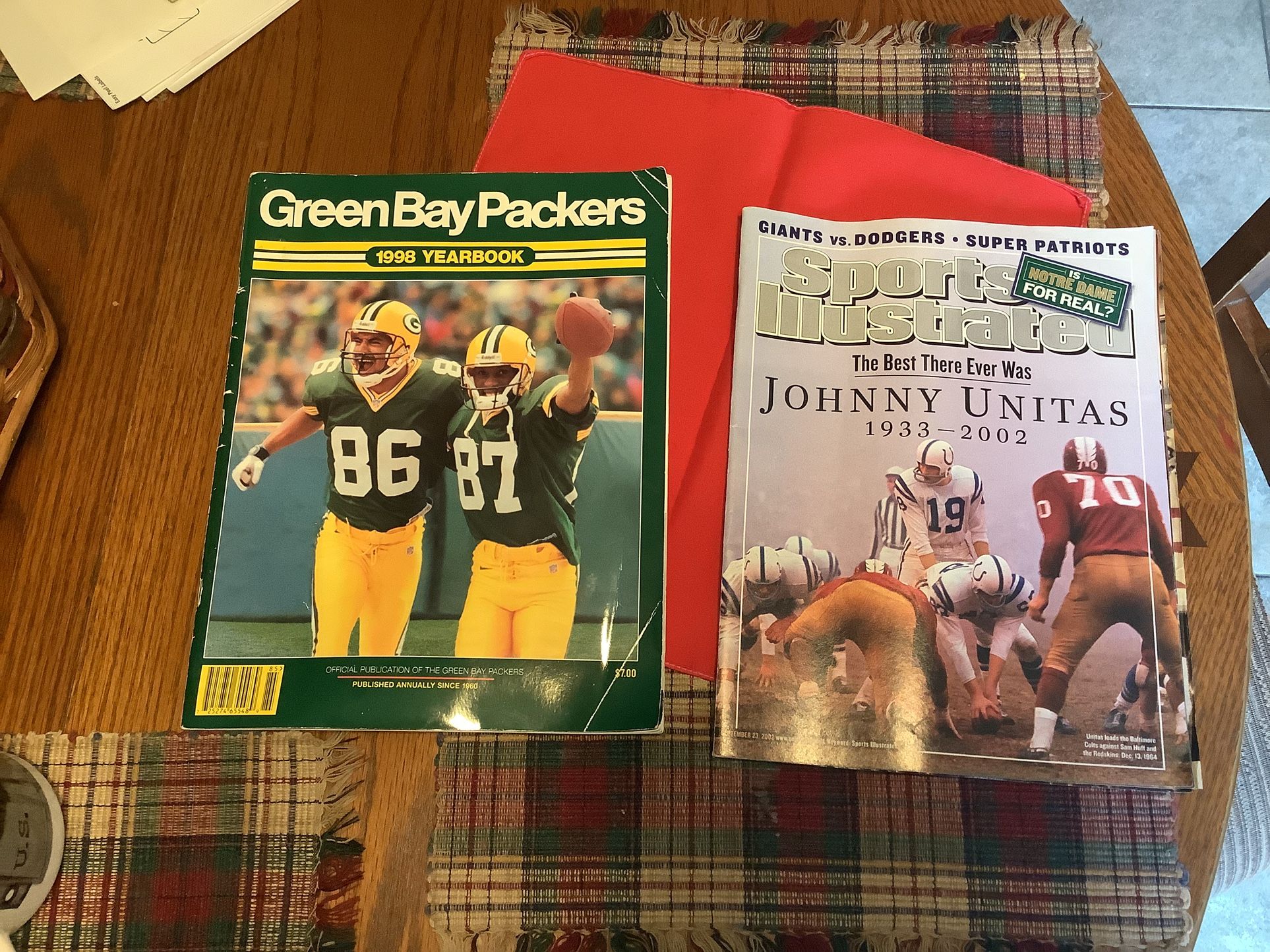 Green Bay Packers collectible 1988 year book and Sports Illustrated tribute to Johnny Unitas 2002